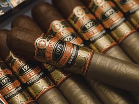 Сигара PDR A. Flores 1975 Gran Reserva Sungrown Robusto - фото 20087